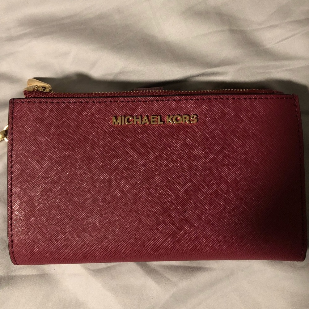 MIchael Kors Jet Set Travel Doublezip Wallet